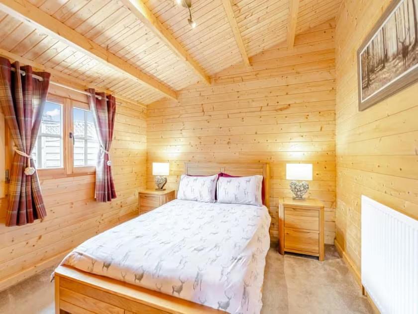 Lochinvar - Clydesdale Log Cabin With Hot Tub Airdrie Eksteriør bilde