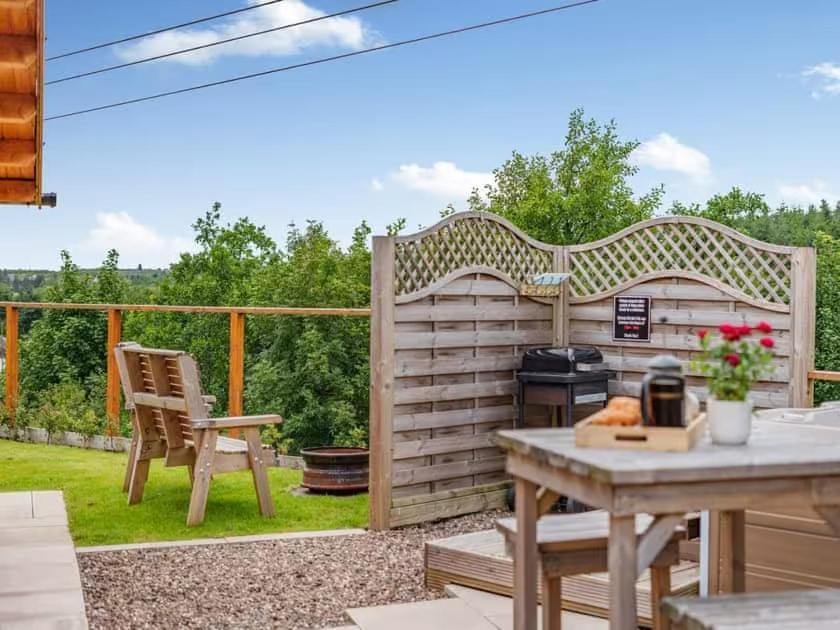 Lochinvar - Clydesdale Log Cabin With Hot Tub Airdrie Eksteriør bilde